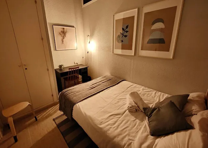 Corredera Rooms, No Llegadas Despues De Las 21H