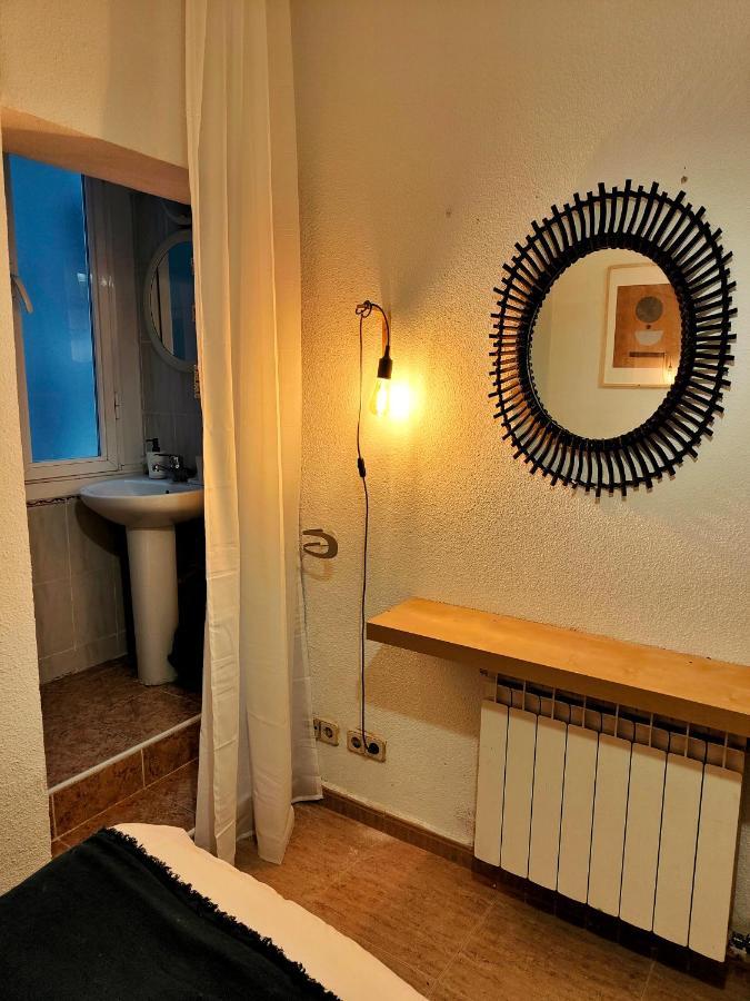 Corredera Rooms, No Llegadas Despues De 21h Maison d'hôtes *