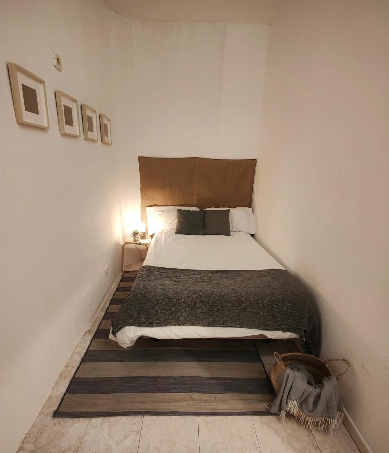 Corredera Rooms, No Llegadas Despues De 21h Maison d'hôtes *